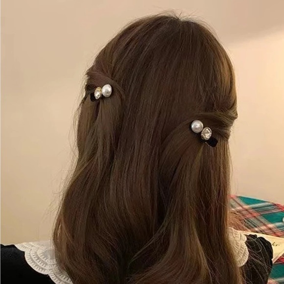 2pcs Women black / White Faux Pearl Decor Hair Clips - Picture 3 of 6